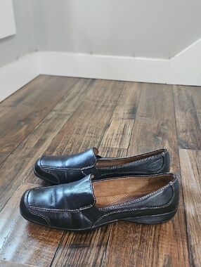 Naturalizer Black Leather Slip-On‎ Loafers
